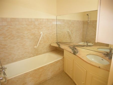Location Appartement 3 pièces 66m² MONTPELLIER 34000 - Photo 3