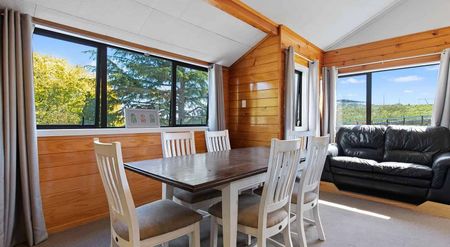 Hillcrest Spacious Living for 6+, Steps from Uni - Photo 4