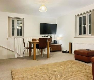 2 bedroom coach house to rent - Photo 2