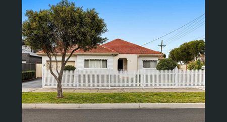 Register to Inspect // Spacious Family Home - Photo 3