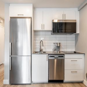 Renovated Sunny Studio - Atwater Metro - 1420-1440 Towers Street, Montréal - Photo 2