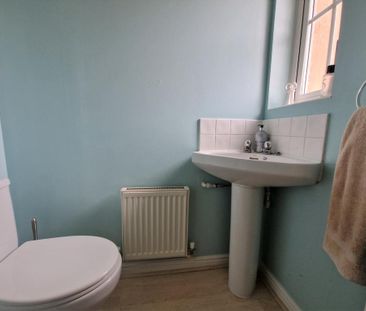 2 bedroom semi-detached house to rent - Photo 5