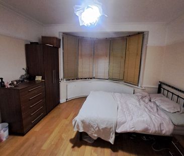 Room in a Shared House, Pymmes Green Road, N11 - Photo 2