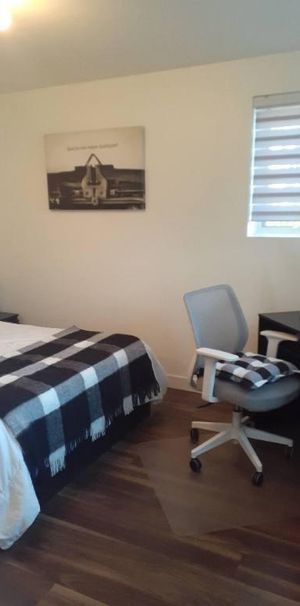 Maison de ville meublée et rénovée a Longueuil – Cadre résidentiel calme - Photo 1