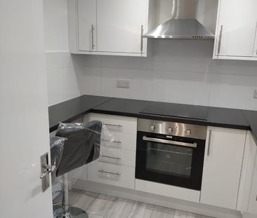 1 Bed Flat, Canberra Close, NW4 - Photo 2
