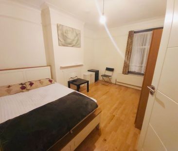 Room in a Shared House, Cecil Road, NW9 - Photo 2