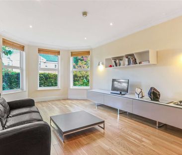 Stylish, furnished modern apartment with allocated parking space in... - Photo 1