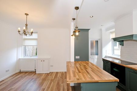 4 bedroom semi-detached house to rent - Photo 2