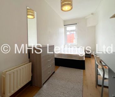 8 Bedroom Mid Terraced House for rent in Manor Drive - Photo 5