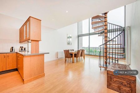 1 bedroom in a flat share to rent - Photo 5