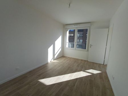 location Appartement T5 DE 120.7m² À BOBIGNY - Photo 2