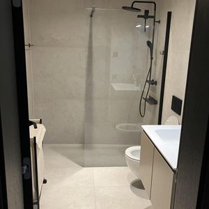 Charmant appartement de 2.5 pièces au Rez-de-Chaussée dans un immeuble neuf - Photo 2