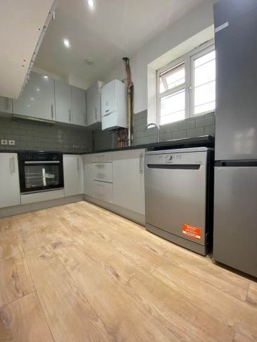 Room in a Shared Flat, Kings Drive, HA9 - Photo 3