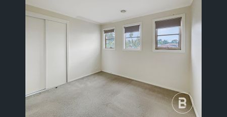 QUALITY THREE BEDROOM HOME WITH THREE LIVING! - Photo 4