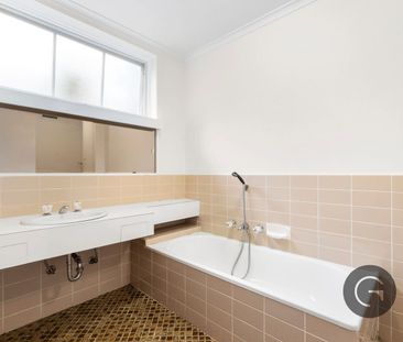 Abundantly Large Space In Iconic South Yarra - Photo 6
