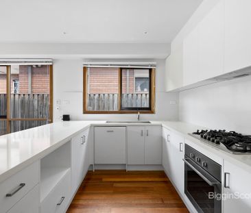 WELL PRESENTED 3 BEDROOM TOWNHOUSE - Photo 3