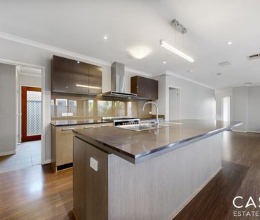 112 Selandra Boulevard, Clyde North - Photo 6