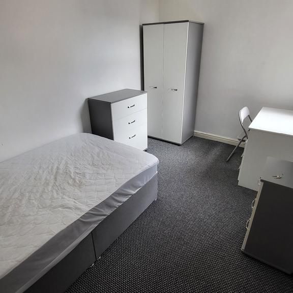 1 bedroom in a house share to rent - Photo 1