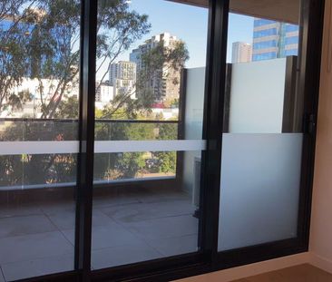 Modern 2-Bedroom Apartment in Prime Box Hill Location - Photo 5