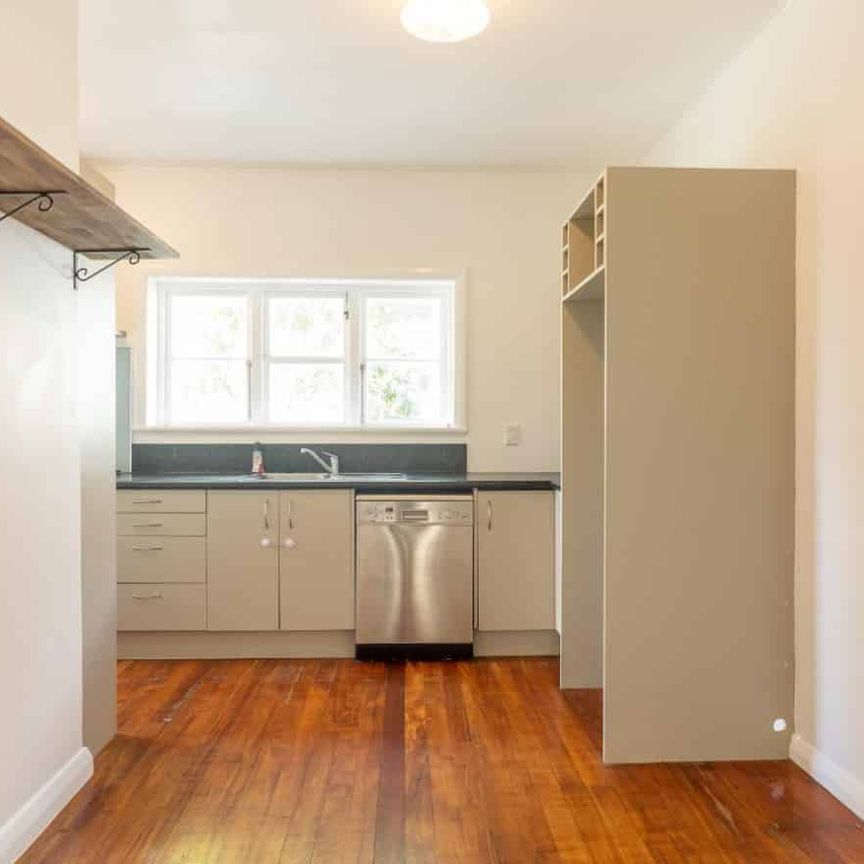 Cutest College Street home - Photo 1