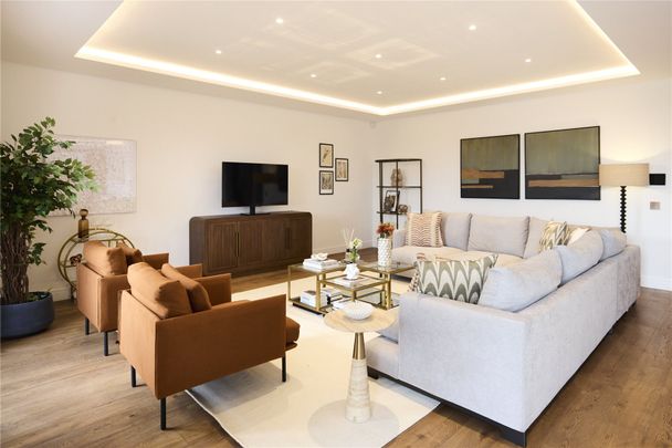 Bayswater Road, London, W2 flat - penthouse to rent - Photo 1