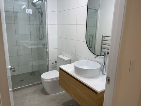 BRAND NEW CENTRAL CITY STUDIO APARTMENT - Photo 3