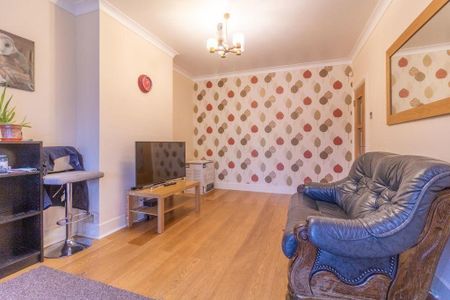 3 Bed Terraced House, Barley Lane, IG3 - Photo 3
