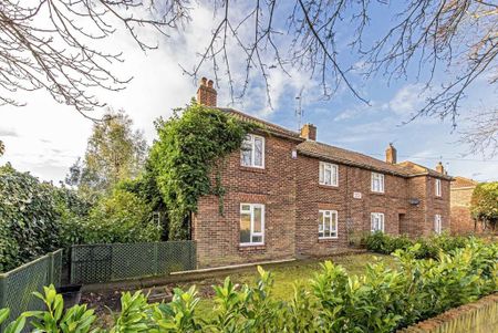 3 bedroom flat to rent - Photo 4