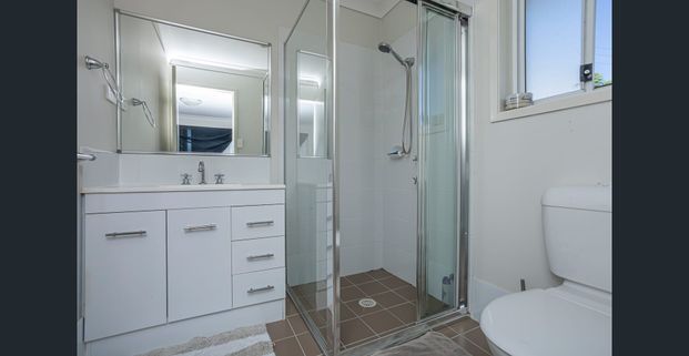 MODERN HOME IN RIVERVIEW RIDGE!!! - Photo 1