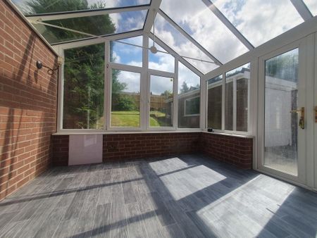 3 bedroom semi-detached house to rent - Photo 2