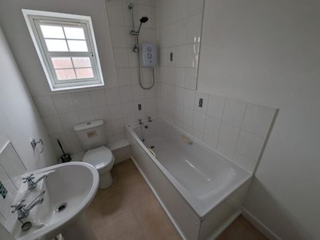 2 bed Semi-Detached - To Let - Photo 5