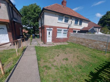 3 bedroom semi-detached house to rent - Photo 3