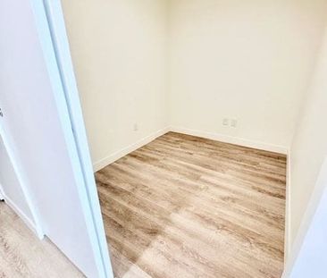 7th Floor – Water by the Park-1 bed plus den - Photo 3