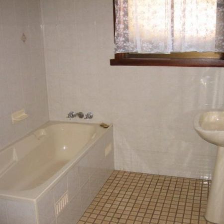 31B Chamberlain Ave, Caringbah NSW 2229 - Villa For Rent | Domain - Photo 4