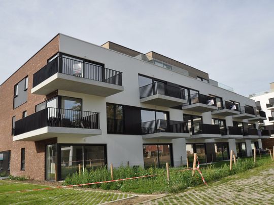 Recent appartement met twee slaapkamers, ruim terras en berging. - Foto 1