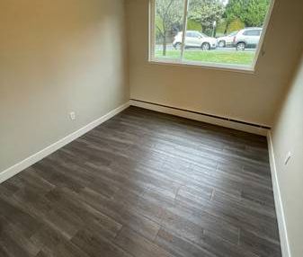 TWO BEDROOM AND BATHROOM MAIN LEVEL UNIT @ PARKWOOD GARDENS - Photo 3