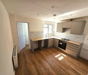 3 bedroom end of terrace house to rent - Photo 6