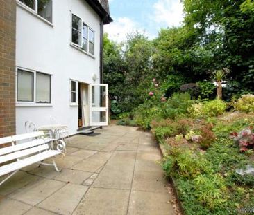 1 bedroom property to rent in Weybridge - Photo 5