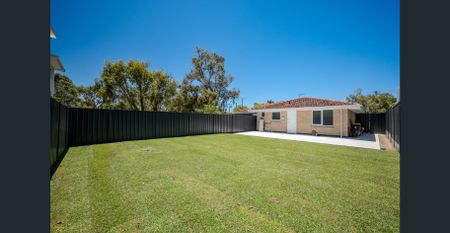 Air Conditioned & Fully Renovated 2x1 Home - Photo 5