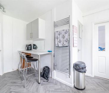 3 bedroom end of terrace house to rent - Photo 4
