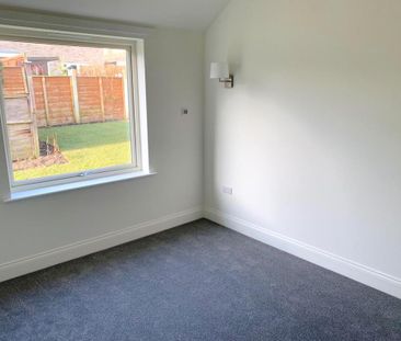 2 bedroom semi-detached bungalow to rent - Photo 3