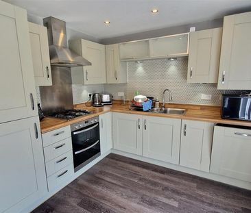 3 bedroom semi-detached house to rent - Photo 5