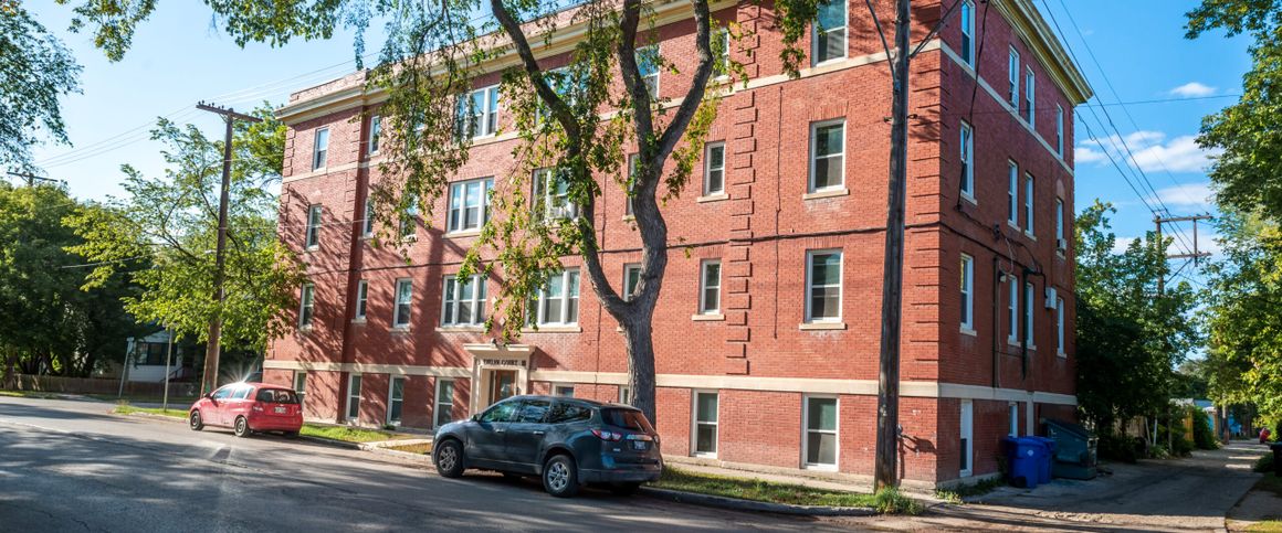 Evelyn Court Apartments - Photo 1