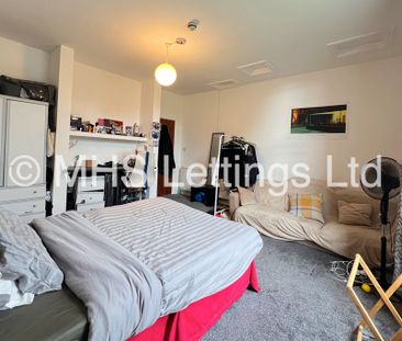 Flat 1, 30 Hyde Park Terrace, Leeds, LS6 1BJ - Photo 1