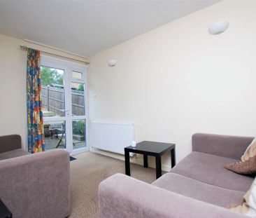 4 bedroom end of terrace house to rent - Photo 3