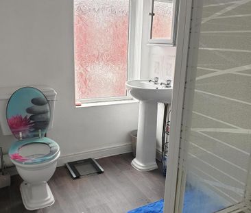 4 bedroom terraced house to rent - Photo 4