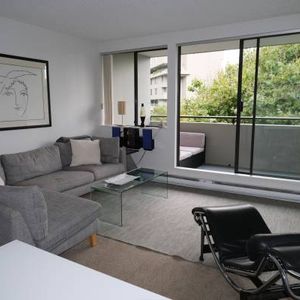 One Bedroom Apartment for Rent Next to Seawall - Photo 2