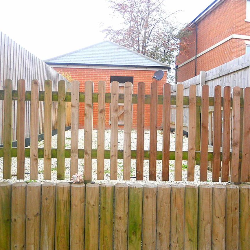 Steeple View, Old Town, Swindon, SN1 - Photo 1