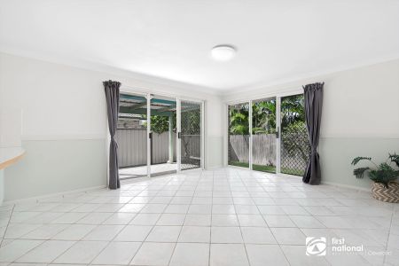 BEAUTIFUL LOWSET IN QUIET POCKET OF WYNNUM WEST - BRAND NEW DUCTED AIR-CON BEING INSTALLED. - Photo 2