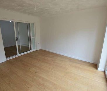 Third Crescent, Slough, SL1 - Photo 6